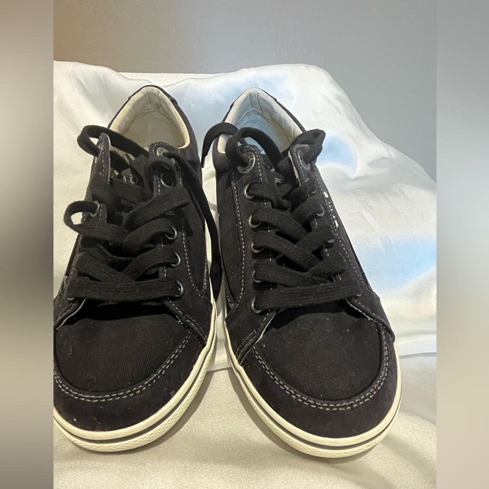 Taos Footwear Black Low-Top Sneakers - Picture 2 of 6